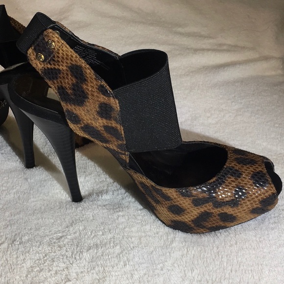 Simply Vera Vera Wang Leopard ๐ Stilettos size 7 - Picture 3 of 10